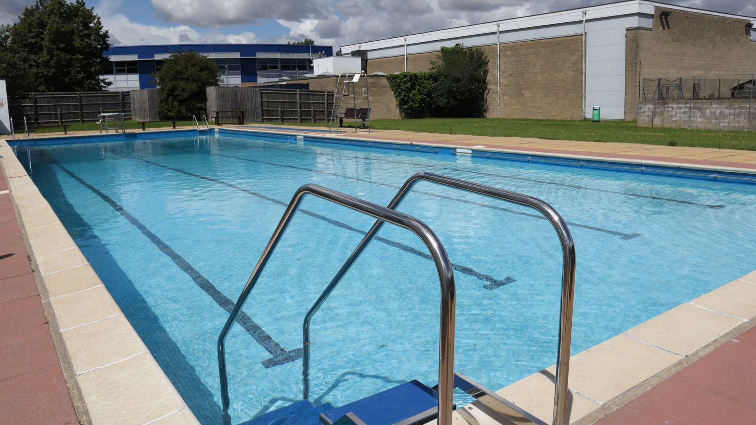 Open-air swimming in Woodstock